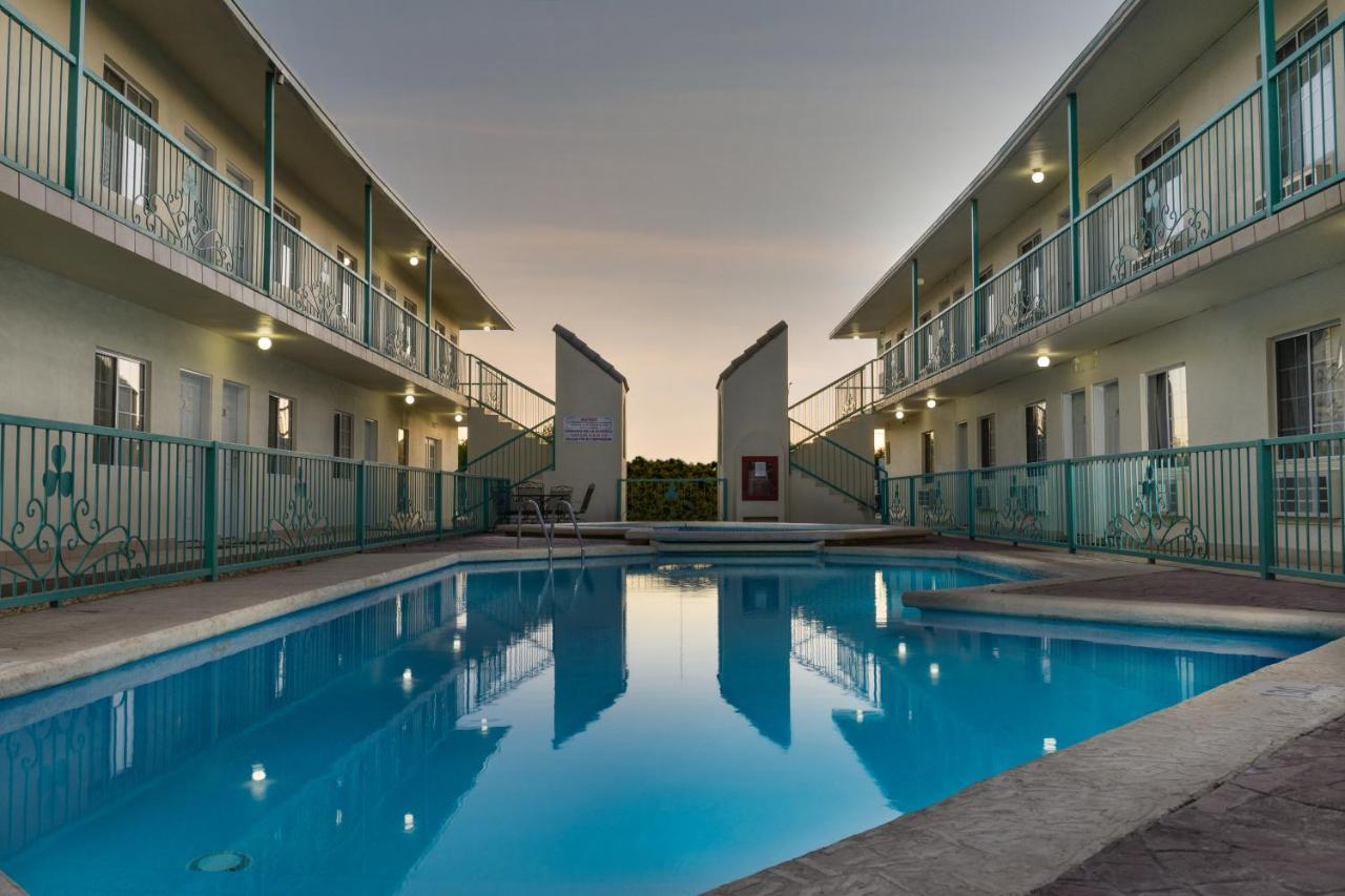 Hotel Trebol Inn Nuevo Casas Grandes Екстериор снимка