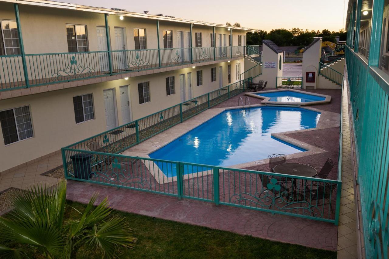 Hotel Trebol Inn Nuevo Casas Grandes Екстериор снимка